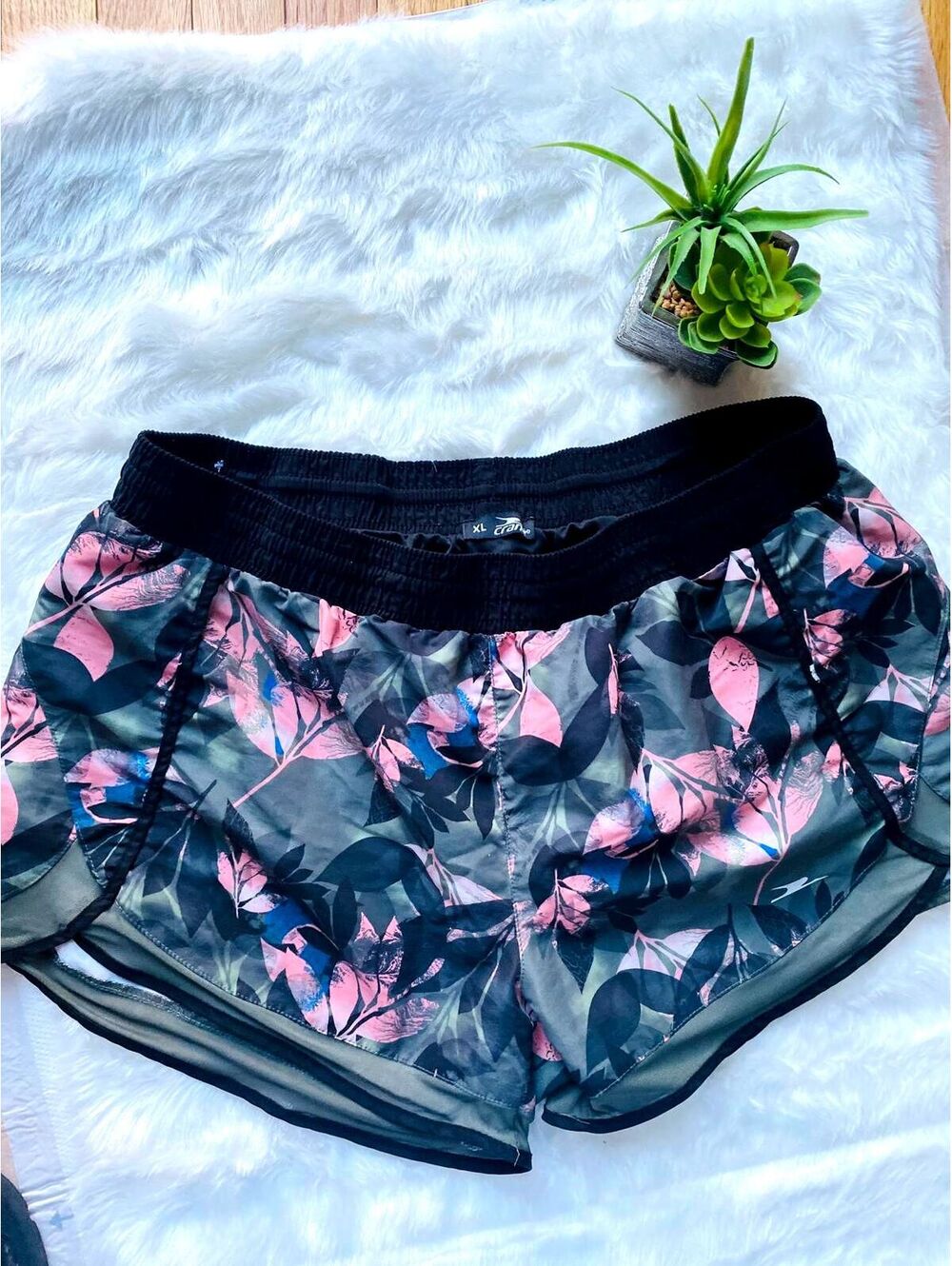 Crane Women's Activewear Shorts with Floral Pattern XL